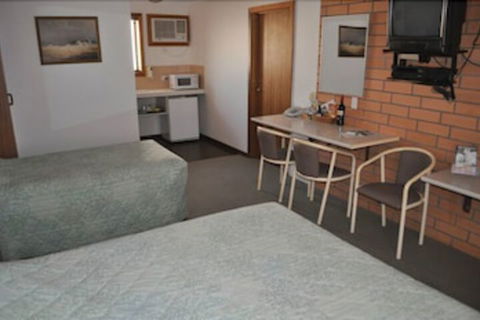 Keith Motor Inn - QLD Tourism 6