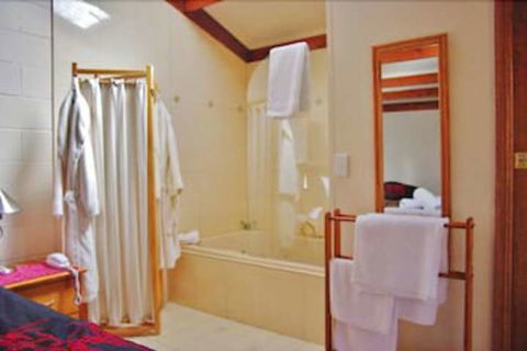 Blackheath Motor Inn - Queensland Tourism 5