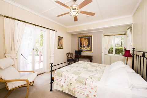 Hilltop On Tamborine - QLD Tourism 3