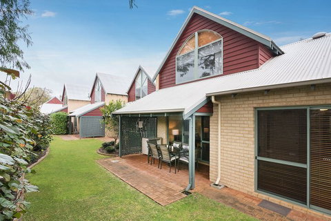 Bayshore Beachside Resort - QLD Tourism 2