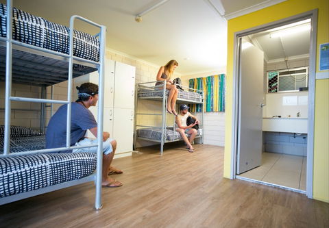 Airlie Beach YHA - Hostel - Queensland Tourism 5
