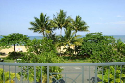 The Beach Place - QLD Tourism 7