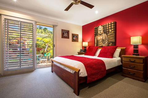 Avocado Sunset B&B - Queensland Tourism 3