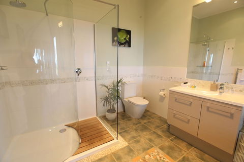 Avocado Sunset B&B - Queensland Tourism 6