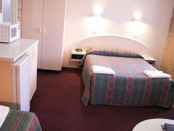 Cedar Lodge Motel - QLD Tourism 3