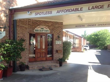 Cedar Lodge Motel - QLD Tourism 1