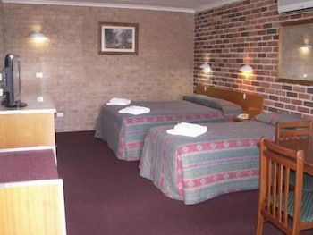 Cedar Lodge Motel - QLD Tourism 4