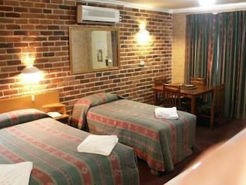 Cedar Lodge Motel - QLD Tourism 6