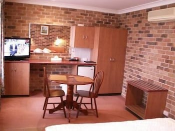 Cedar Lodge Motel - QLD Tourism 5