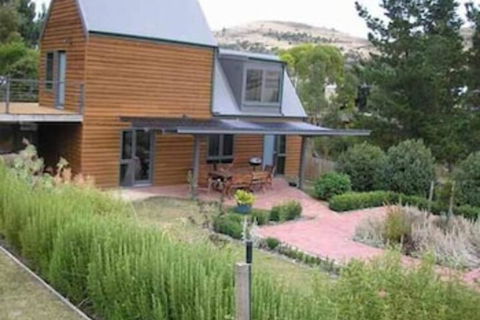 Red Brier Cottage Accommodation - Queensland Tourism 1