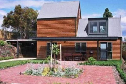 Red Brier Cottage Accommodation - Queensland Tourism 3