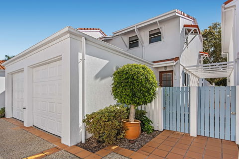 Villa Aqua - Queensland Tourism 1