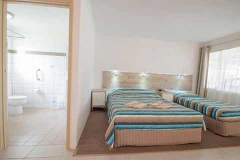A & A Motel - Queensland Tourism 3