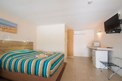 A & A Motel - Queensland Tourism 4