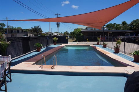 A & A Motel - Queensland Tourism 1