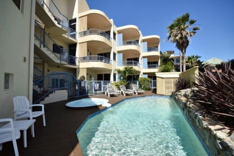 Coolum Baywatch Resort - Queensland Tourism 4