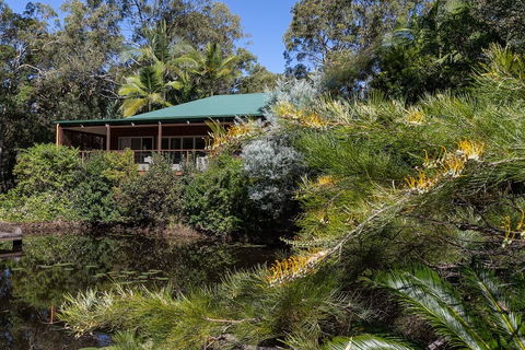 Lake Weyba Cottages - Queensland Tourism 2