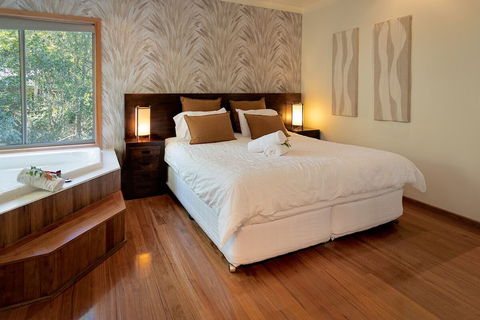 Lake Weyba Cottages - Queensland Tourism 3