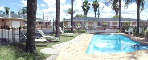 Town & Country Motor Inn - Queensland Tourism 3