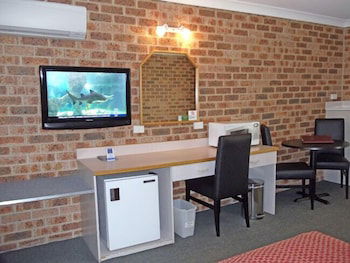 Town & Country Motor Inn - Queensland Tourism 6