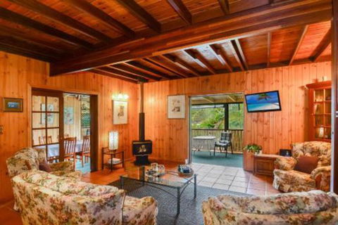 Peppertree Cottage - QLD Tourism 3