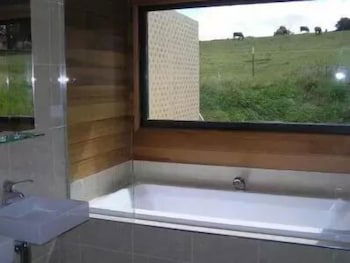 Gooromon Park Cottages - Queensland Tourism 5