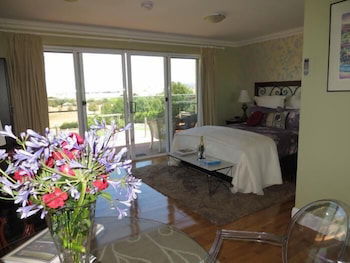 Gooromon Park Cottages - Queensland Tourism 6