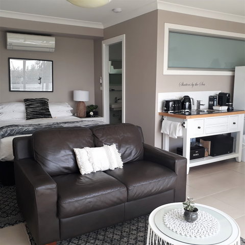 Shutters By The Sea - QLD Tourism 1