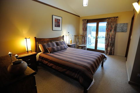 Forest Walks Lodge - QLD Tourism 5