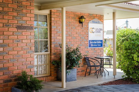 Australian Settlers Motor Inn - Queensland Tourism 1