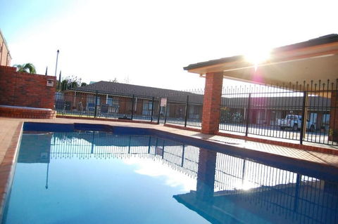 Australian Settlers Motor Inn - Queensland Tourism 5