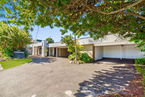 Hideaway Noosa Men Only Beach Resort - Queensland Tourism 2