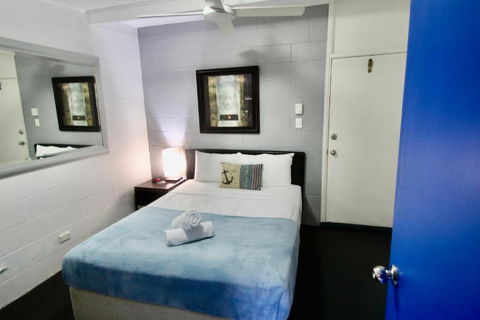 Hideaway Noosa Men Only Beach Resort - Queensland Tourism 1