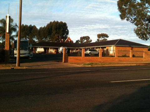 Cobar Town And Country Motor Inn - Queensland Tourism 0