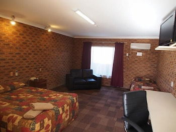 Cobar Town And Country Motor Inn - Queensland Tourism 5