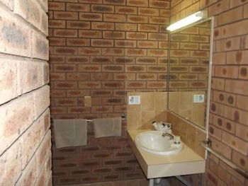 Cobar Town And Country Motor Inn - Queensland Tourism 2