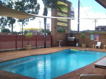 Cobar Town And Country Motor Inn - Queensland Tourism 1