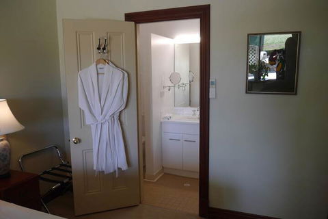 The Lodge Country House - Queensland Tourism 6