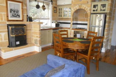 Stonecutters Inn - QLD Tourism 6