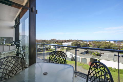 Whitewater Apartments - Queensland Tourism 0