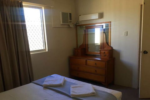 Inland Oasis Motel - Queensland Tourism 6
