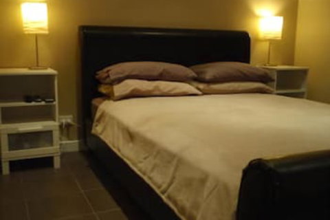 Waikiki Beach Bed & Breakfast - QLD Tourism 6