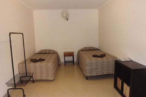 Derby Lodge Self Contained Apartments - Queensland Tourism 3