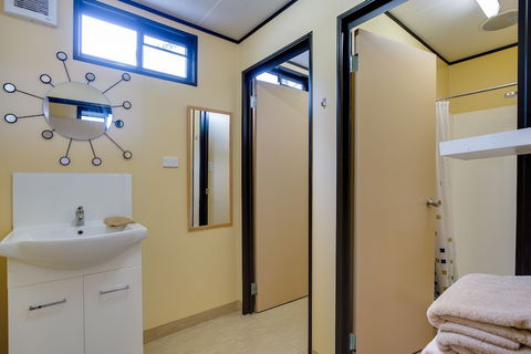 Beach Holiday Apartments Rye - Queensland Tourism 6