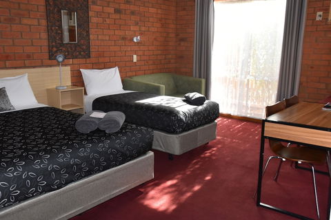 Shannon Motor Inn - QLD Tourism 3