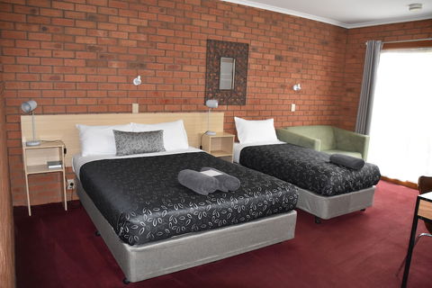 Shannon Motor Inn - QLD Tourism 5