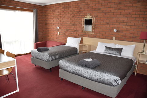 Shannon Motor Inn - QLD Tourism 0