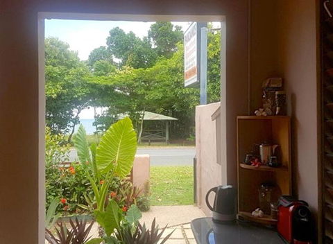 Pandanus Holiday Apartments - Queensland Tourism 3