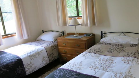 Ravensbourne Escape Cedar Lodge - QLD Tourism 4