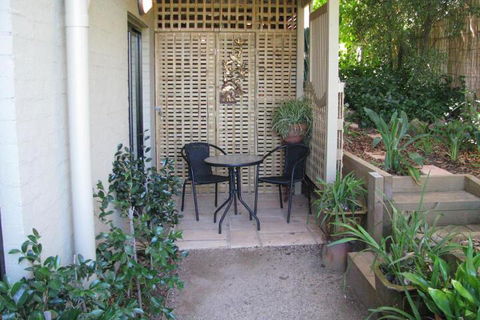 Moongate Accommodation - Queensland Tourism 3